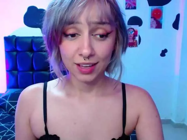 Live sex webcam photo for HazelBlair- #276149529