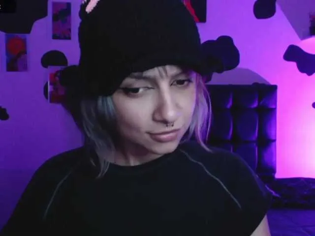 Live sex webcam photo for HazelBlair- #276202693