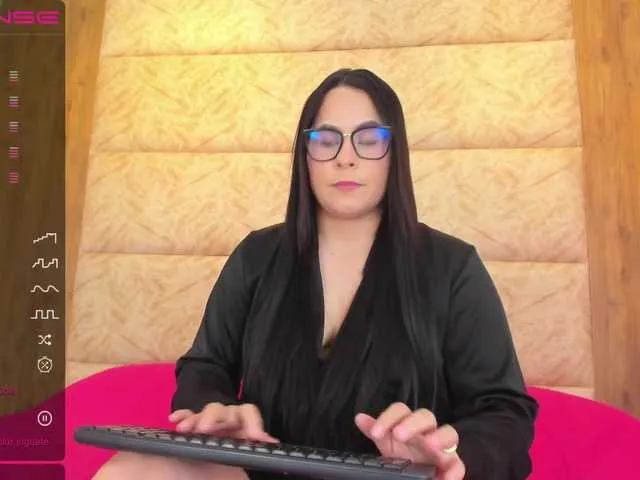 Live sex webcam photo for HazelMooree #275847563