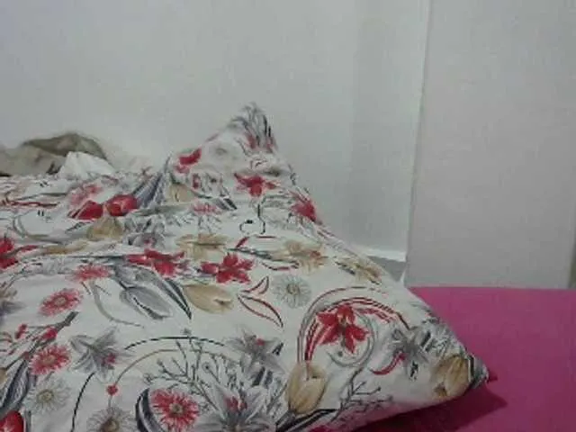 Live sex webcam photo for Heavens01 #290407186