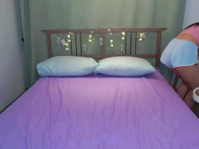 Live sex webcam photo for HeeYoungg #272876088