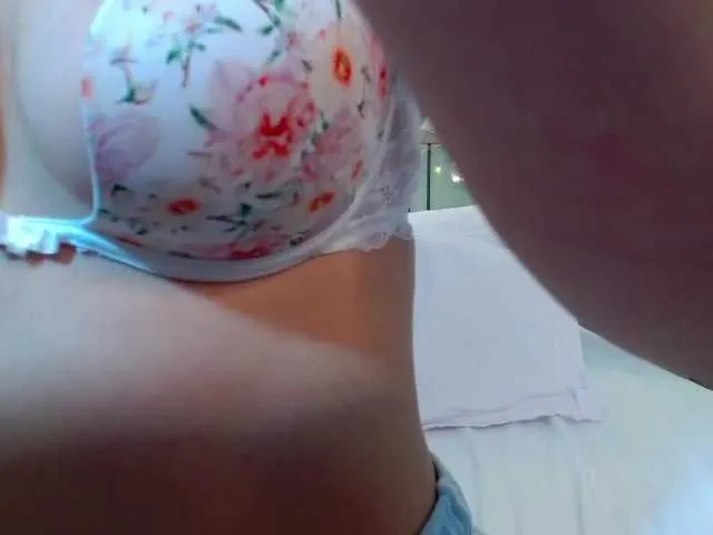 Live sex webcam photo for HeeYoungg #273116588