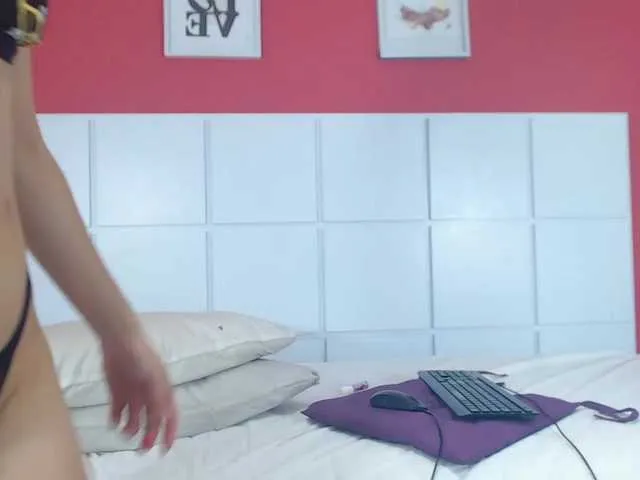 Live sex webcam photo for HeidiWindsor #276262548