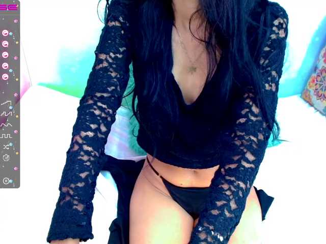 Live sex webcam photo for HeidyBells #275838388