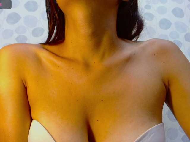 Live sex webcam photo for HeidyMoore #289320902