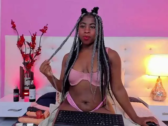 Live sex webcam photo for HeidyRogge #274104940