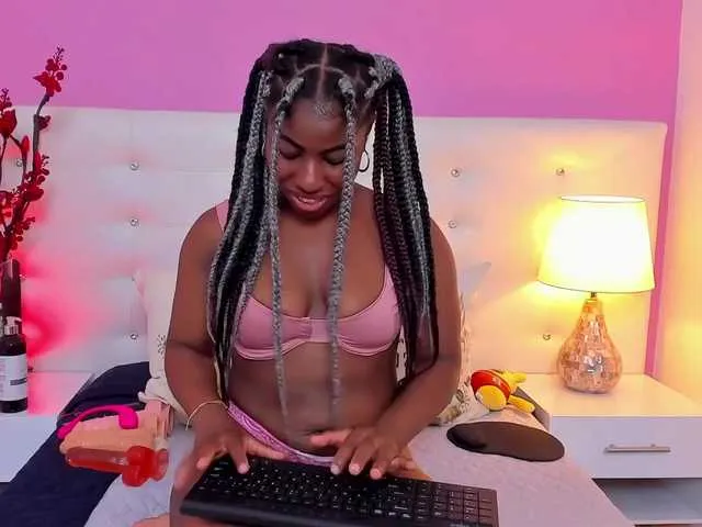 Live sex webcam photo for HeidyRogge #274107941