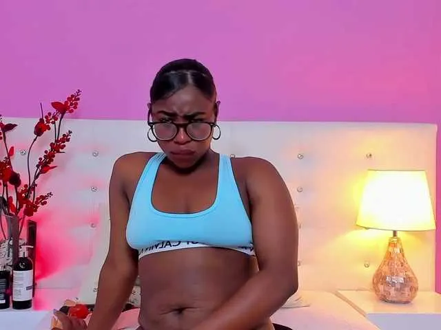 Live sex webcam photo for HeidyRogge #274157418