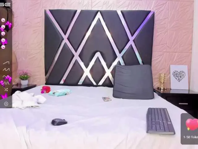 Live sex webcam photo for HeidyWills #273863728