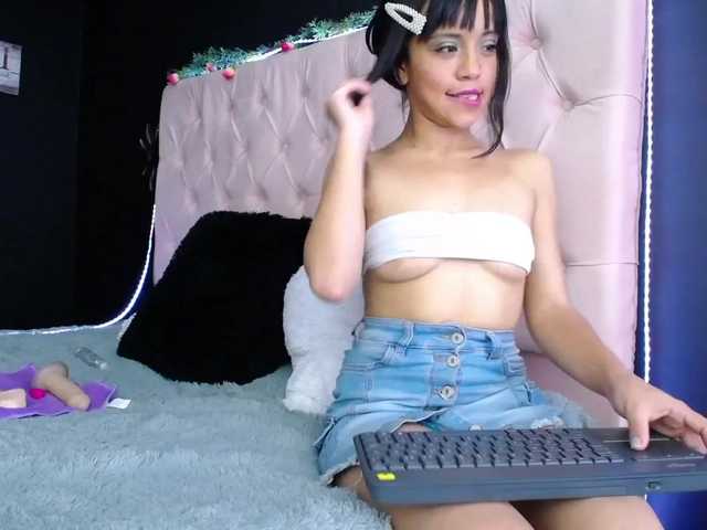 Live sex webcam photo for Helen-Klaus #271686668