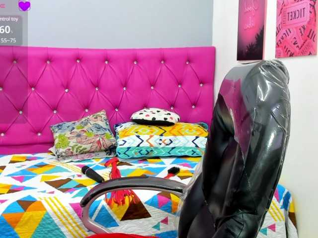 Live sex webcam photo for Helen-russo #290889858