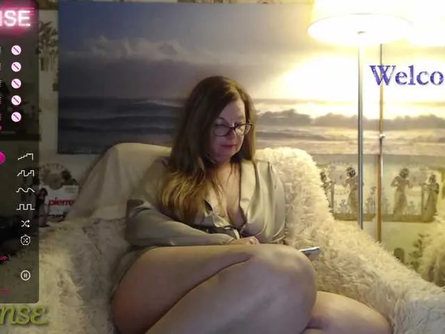 Live sex webcam photo for HelenBerg #275532186