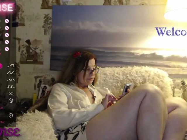 Live sex webcam photo for HelenBerg #275540864