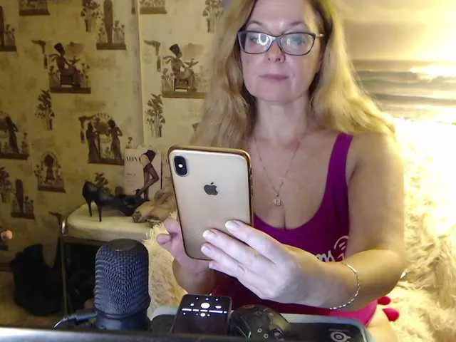 Live sex webcam photo for HelenBerg #276486526