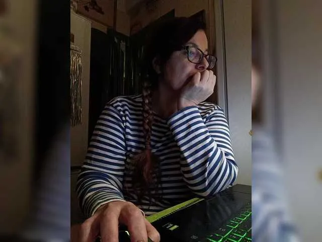 Live sex webcam photo for HelenBerg #290550315