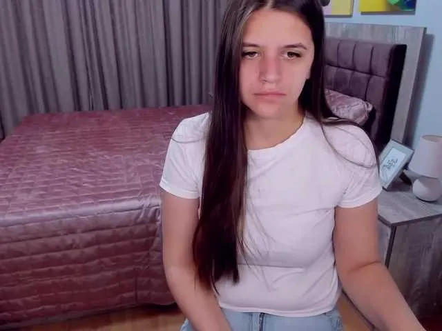 Live sex webcam photo for HelenBrownie #273685590