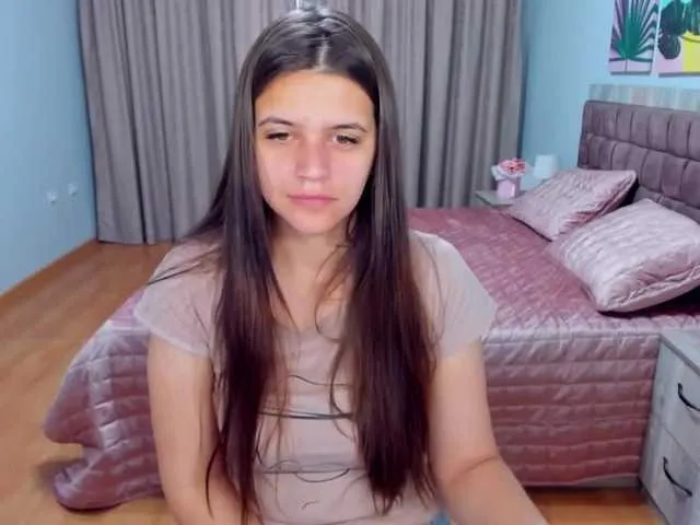 Live sex webcam photo for HelenBrownie #273762346