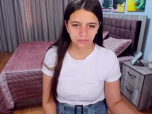 Live sex webcam photo for HelenBrownie #273833358
