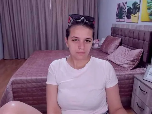 Live sex webcam photo for HelenBrownie #273896232