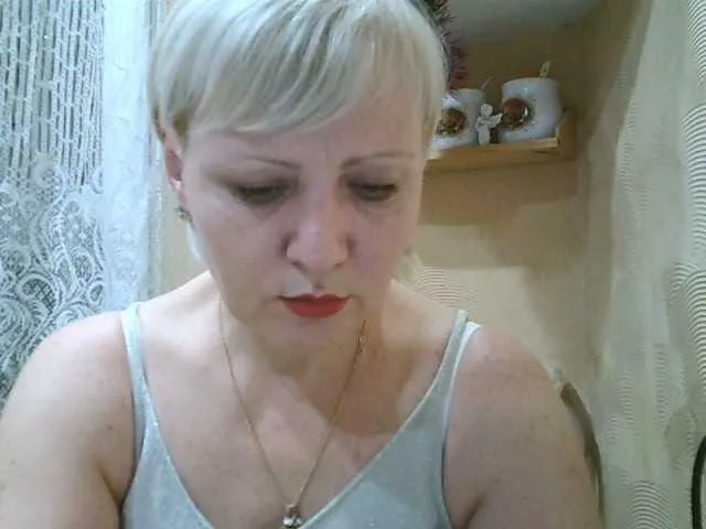 Live sex webcam photo for HelenLike #271898692