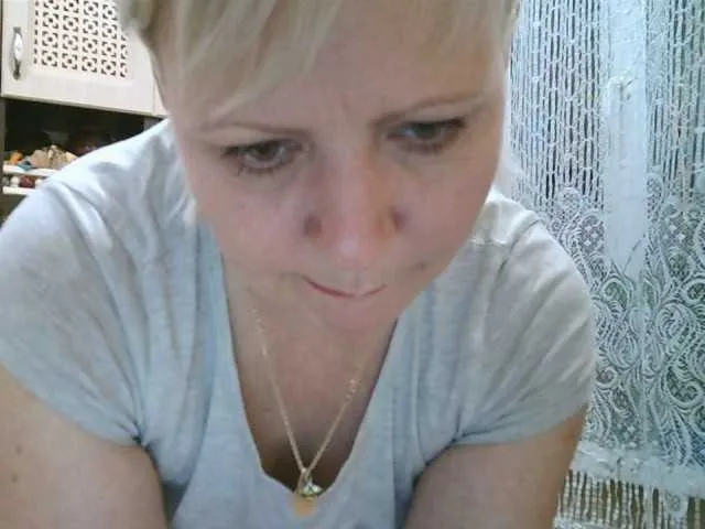 Live sex webcam photo for HelenLike #272139537