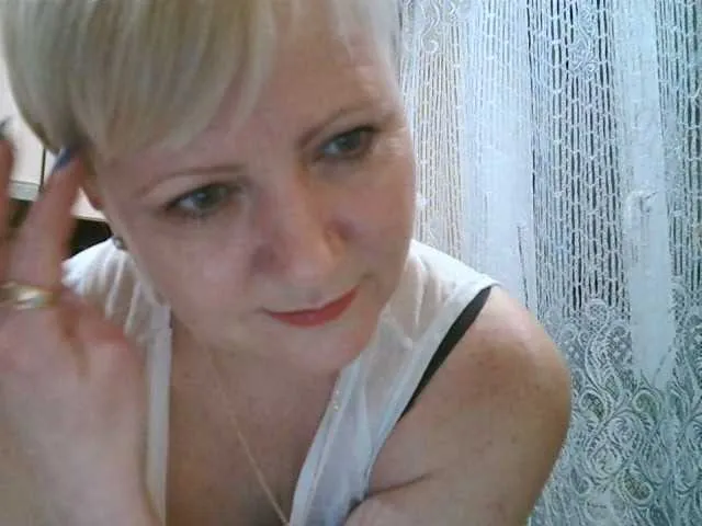 Live sex webcam photo for HelenLike #272153498