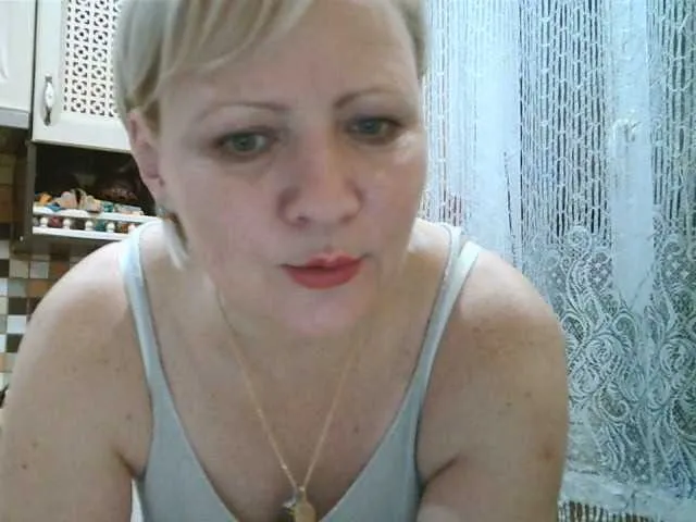 Live sex webcam photo for HelenLike #272196954