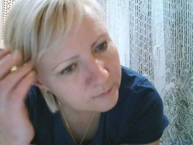 Live sex webcam photo for HelenLike #272379343