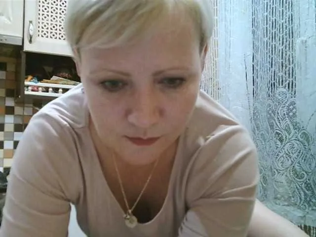 Live sex webcam photo for HelenLike #272558299