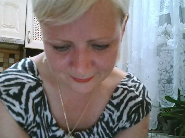 Live sex webcam photo for HelenLike #273892072