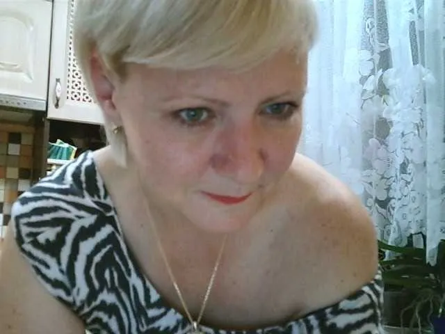 Live sex webcam photo for HelenLike #273925888