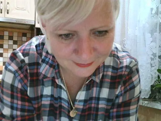 Live sex webcam photo for HelenLike #274072162