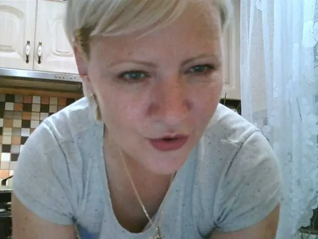 Live sex webcam photo for HelenLike #274358672