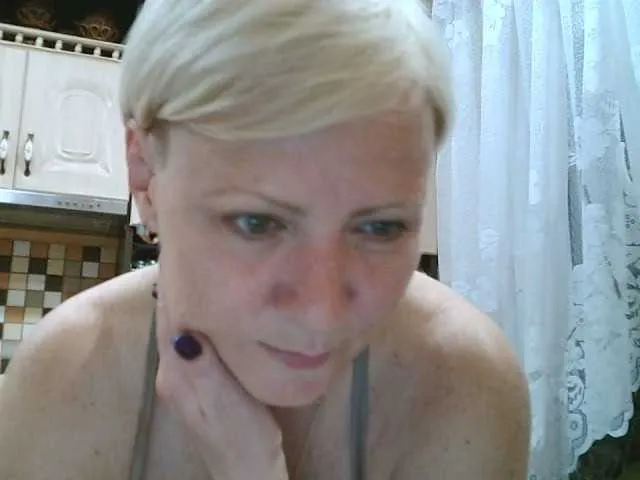 Live sex webcam photo for HelenLike #275427085