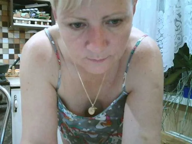 Live sex webcam photo for HelenLike #275484027