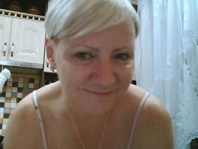 Live sex webcam photo for HelenLike #275594513