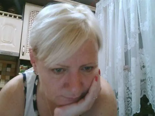 Live sex webcam photo for HelenLike #276568298