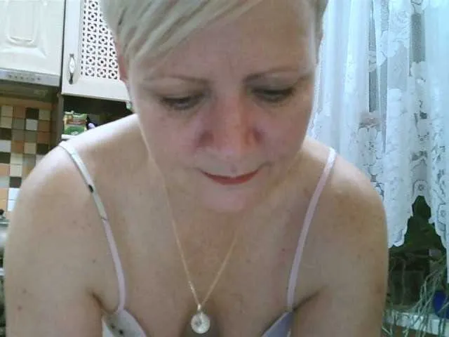 Live sex webcam photo for HelenLike #276583383