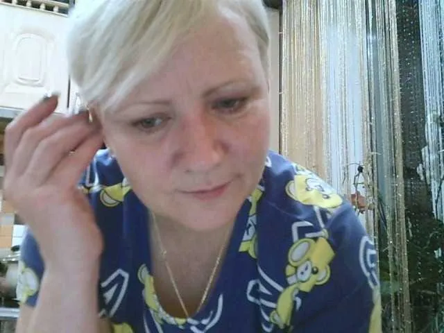 Live sex webcam photo for HelenLike #277330186