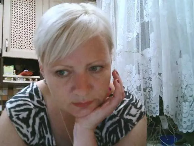 Live sex webcam photo for HelenLike #278073655