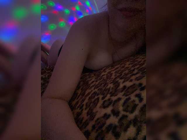 Live sex webcam photo for HelenNi #274542882