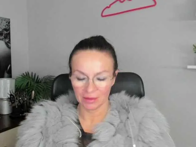 Live sex webcam photo for HelenSHOW1 #290235512