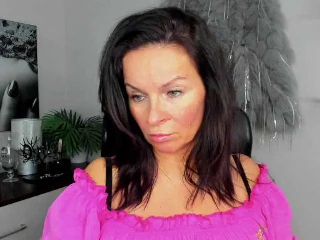 Live sex webcam photo for HelenSHOW1 #290272927
