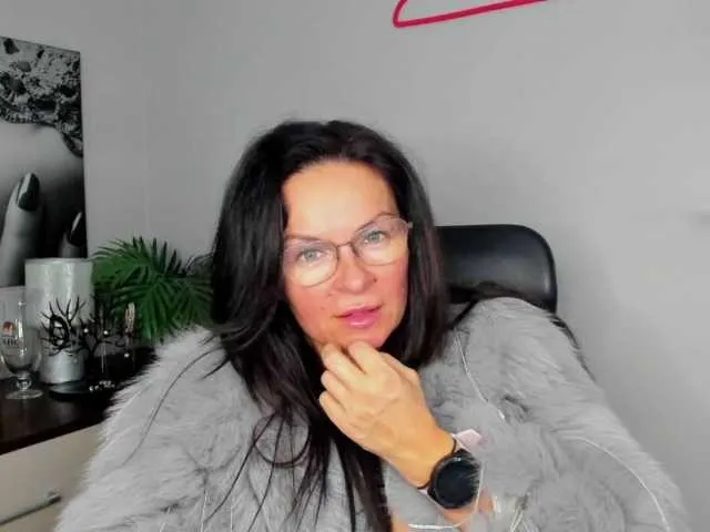 Live sex webcam photo for HelenSHOW1 #290280135