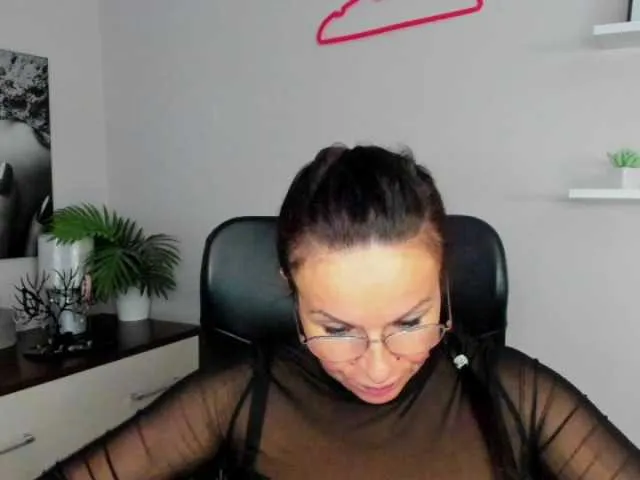 Live sex webcam photo for HelenSHOW1 #290298778
