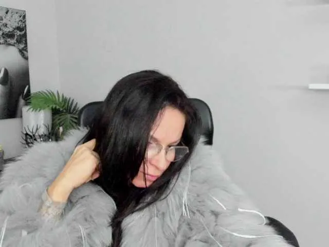 Live sex webcam photo for HelenSHOW1 #290360248