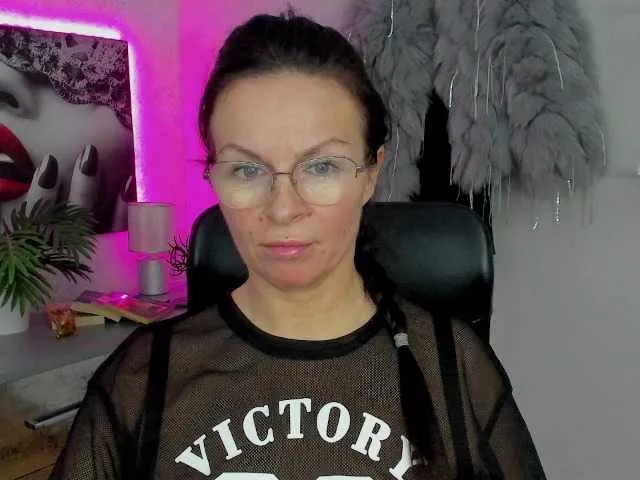 Live sex webcam photo for HelenSHOW1 #290414388