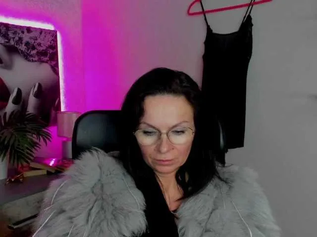 Live sex webcam photo for HelenSHOW1 #290494210