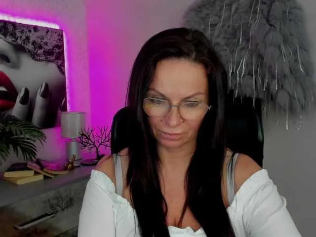 Live sex webcam photo for HelenSHOW1 #290749896