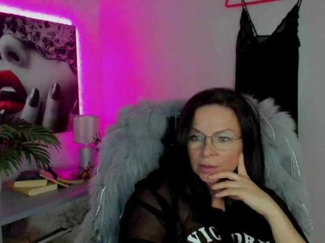 Live sex webcam photo for HelenSHOW1 #290757212